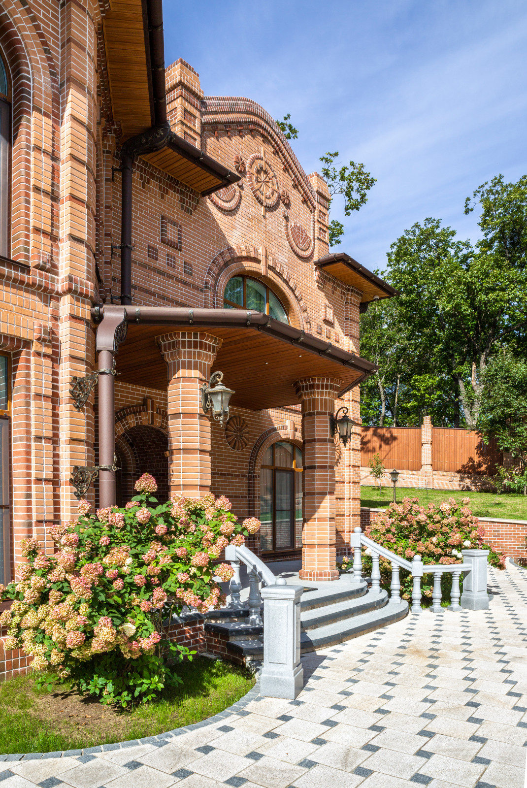 Загородный дом (усадьба) из кирпича