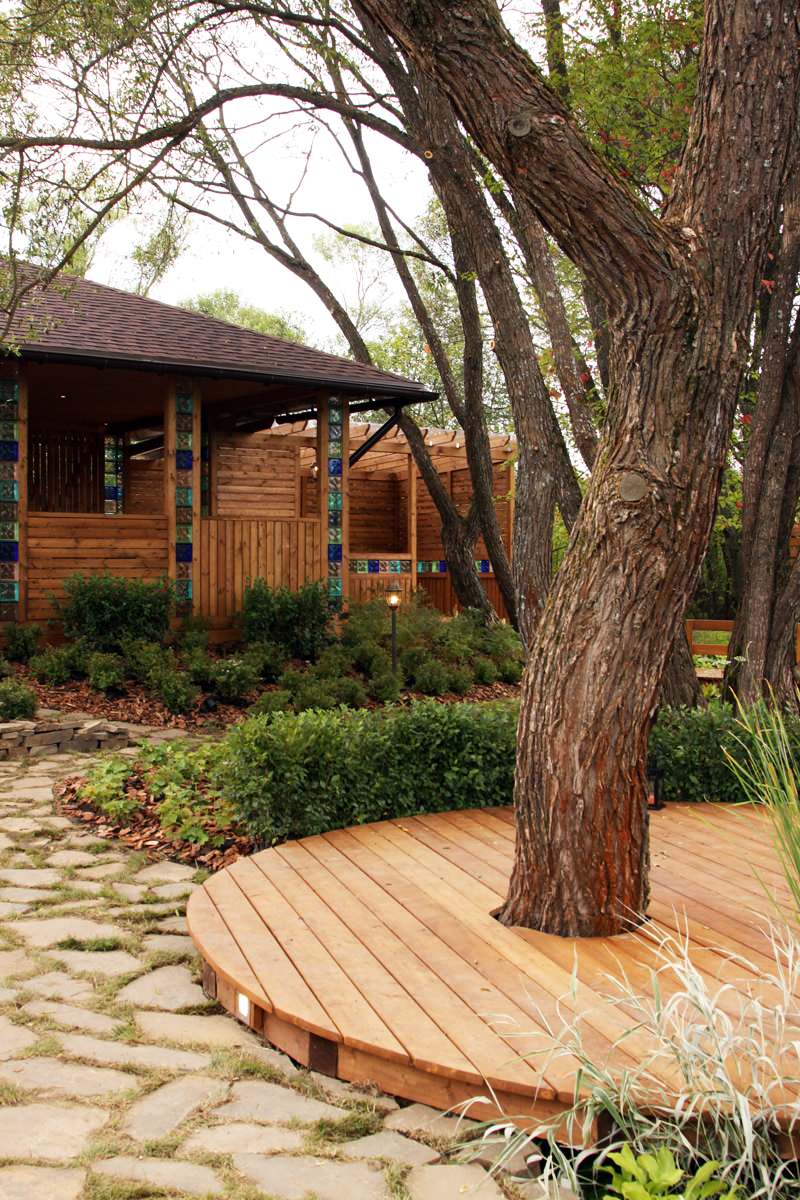 Сад у ручья