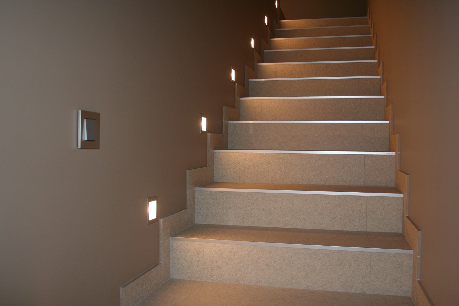 Обложка проекта: Монтаж освещения в коттедже