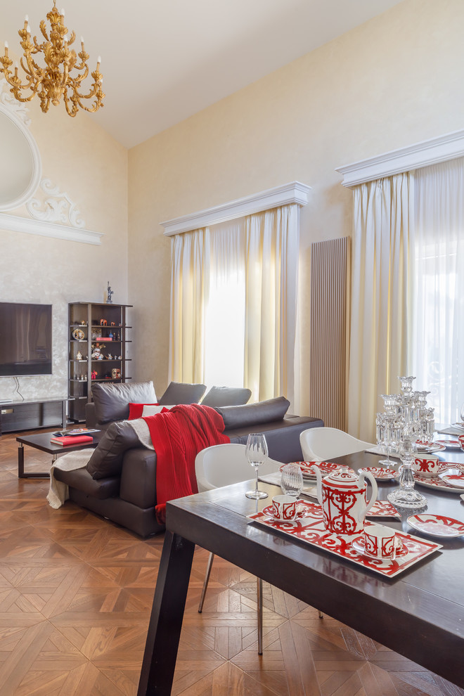 Дом с круглым окном