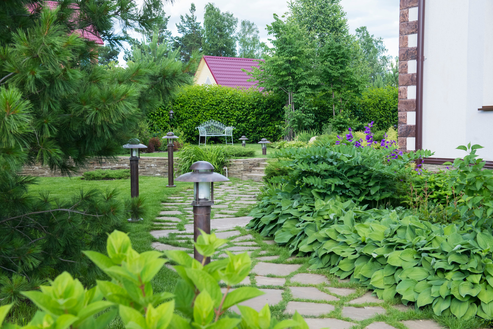 Маленький сад в пригороде