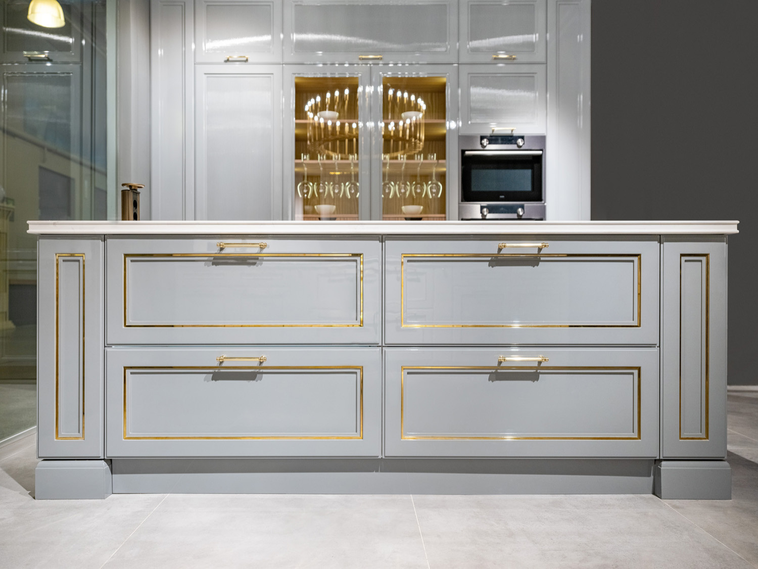 Кухня в латуни