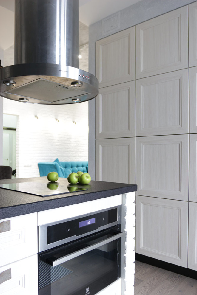 Фотоохота: 23 проекта кухни «в колонну» — от компактных до XXL