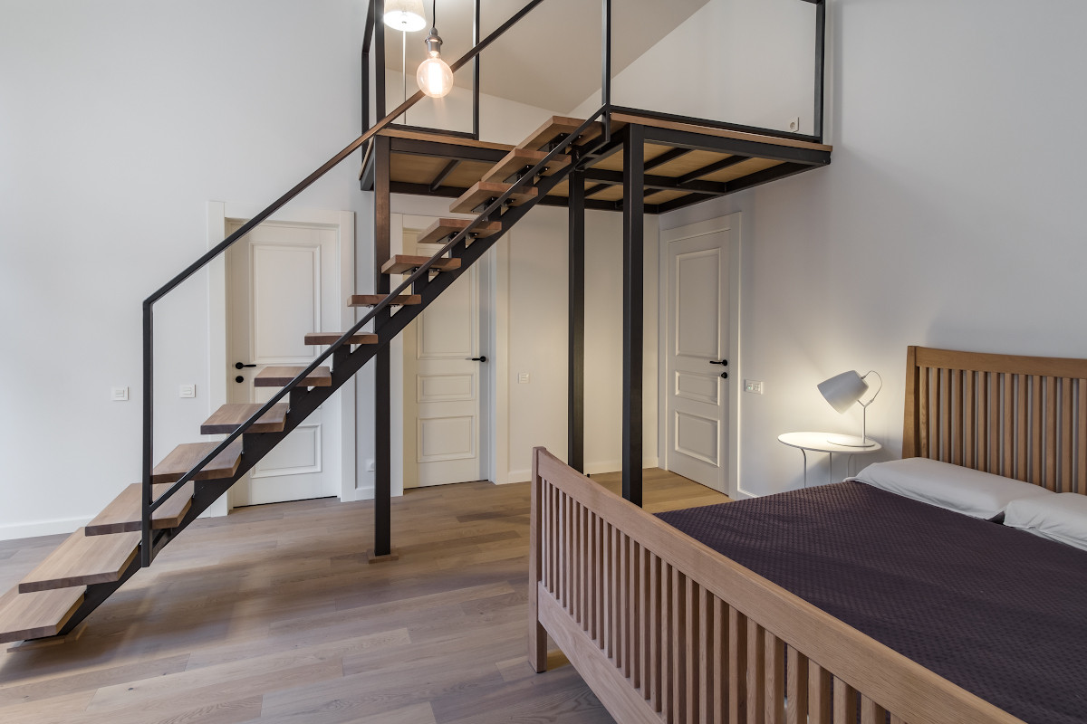 Квартира с разноцветными дверьми