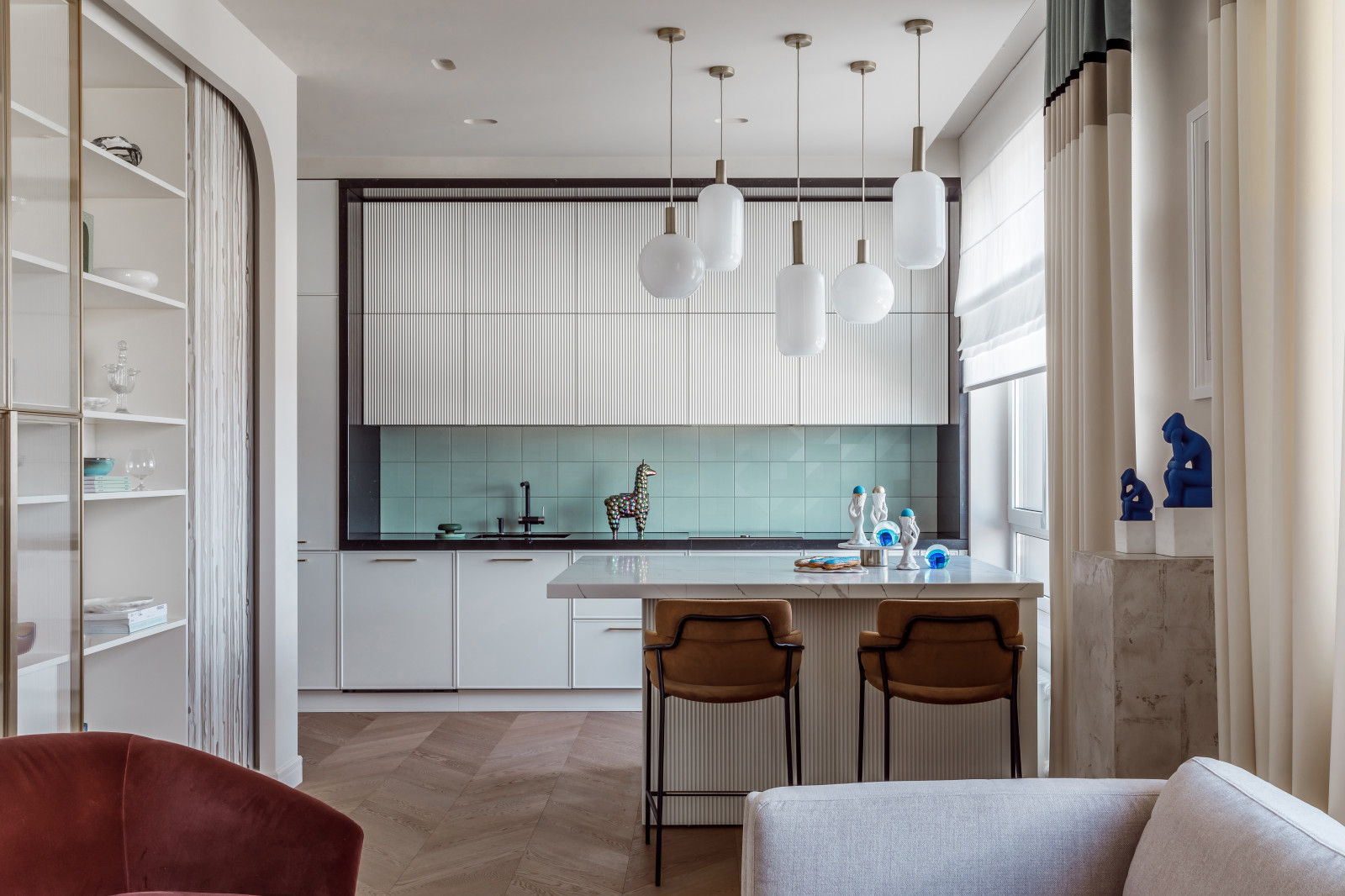 Дом с синими человечками