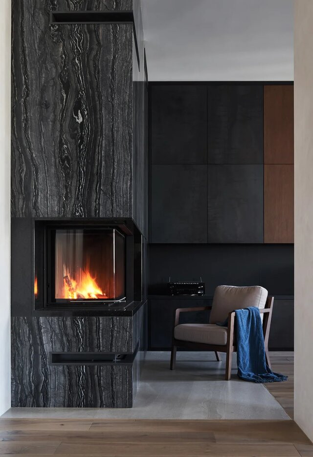 Houzz тур: Квартира с дровяным камином в старом Петербурге