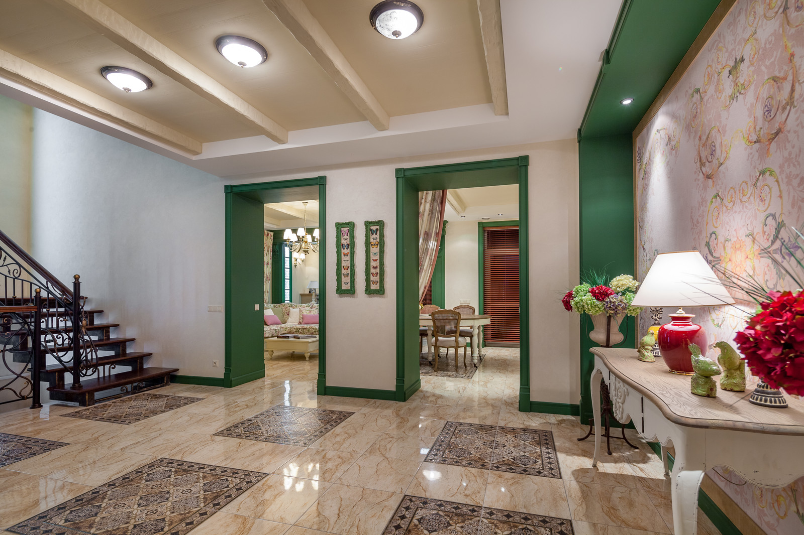 Двухэтажный дом с цокольным этажом и мансардой