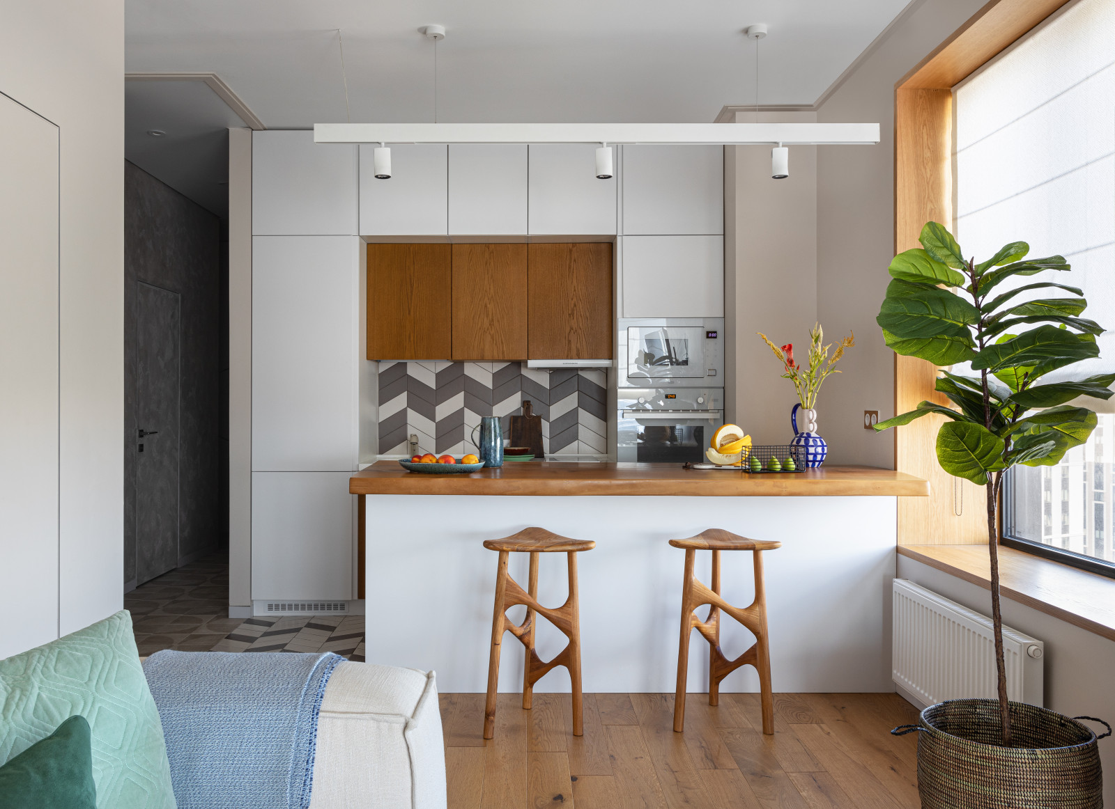 Houzz тур: Апартаменты с солнечной детской и изумрудной ванной