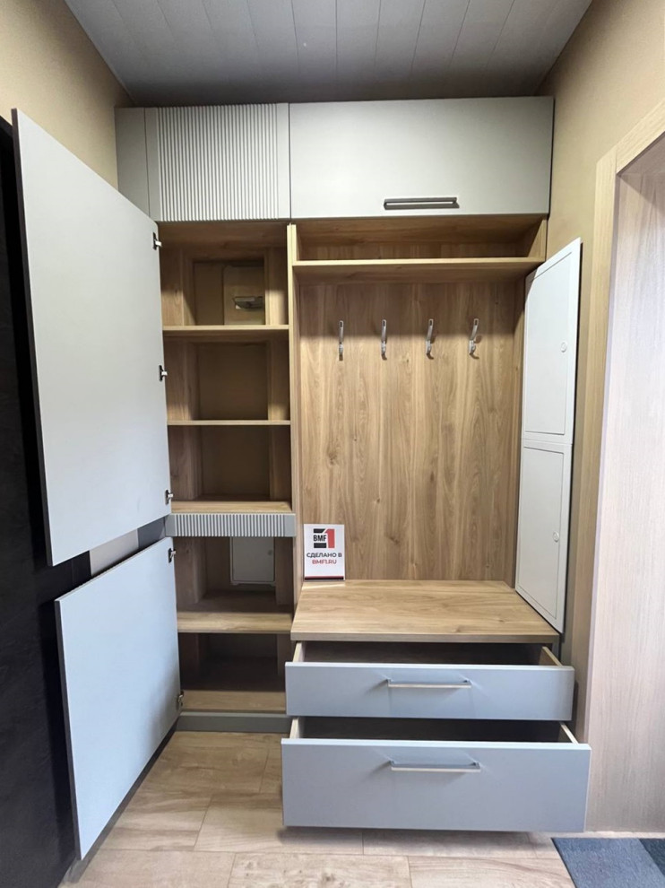 Распашной шкаф с фрезой "Волна"