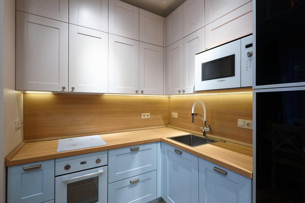 Кухня из эмали и шкаф для хранения