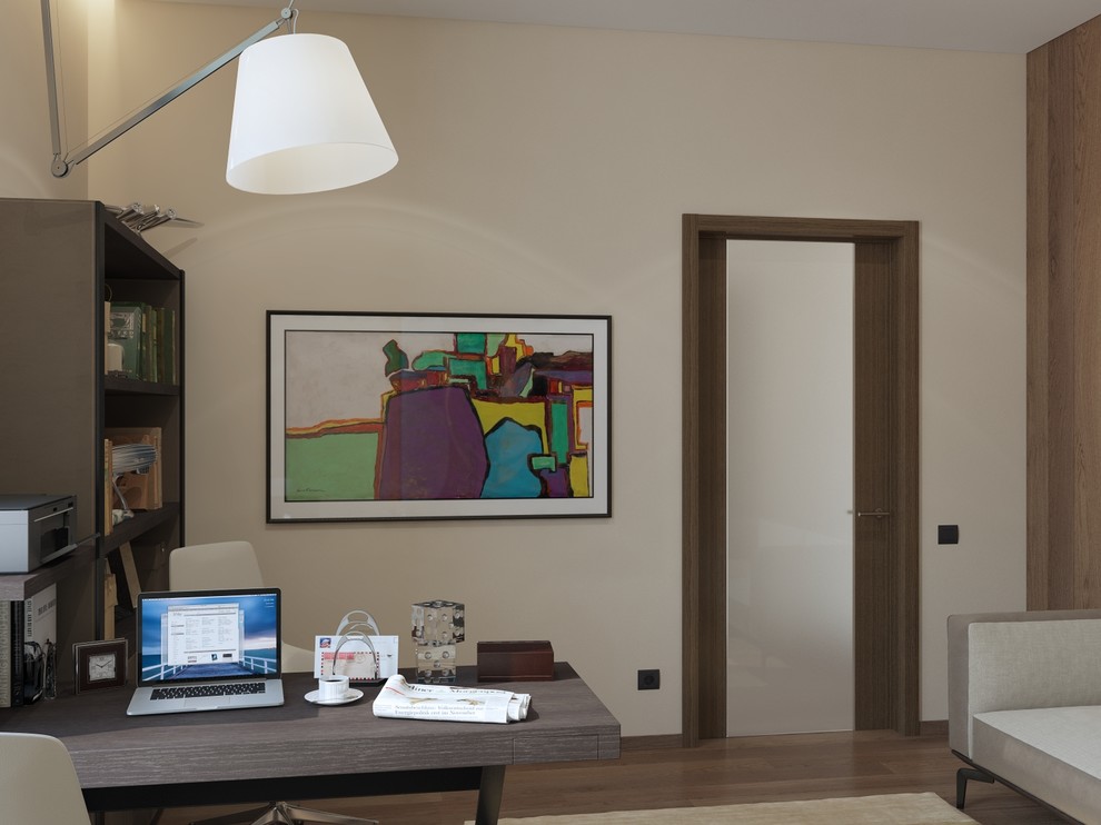 Современный дом в сосновом лесу