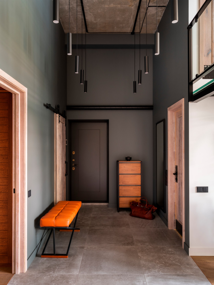 Houzz тур: Лофт в двухэтажной квартире с мопедом под лестницей