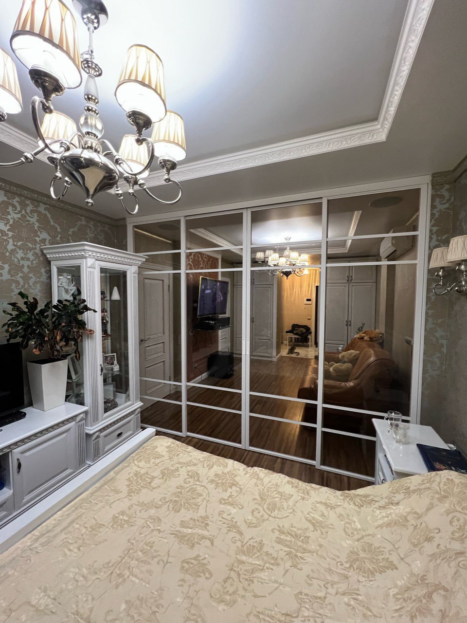 Перегородка для зонирования спальной и гостиной зоны