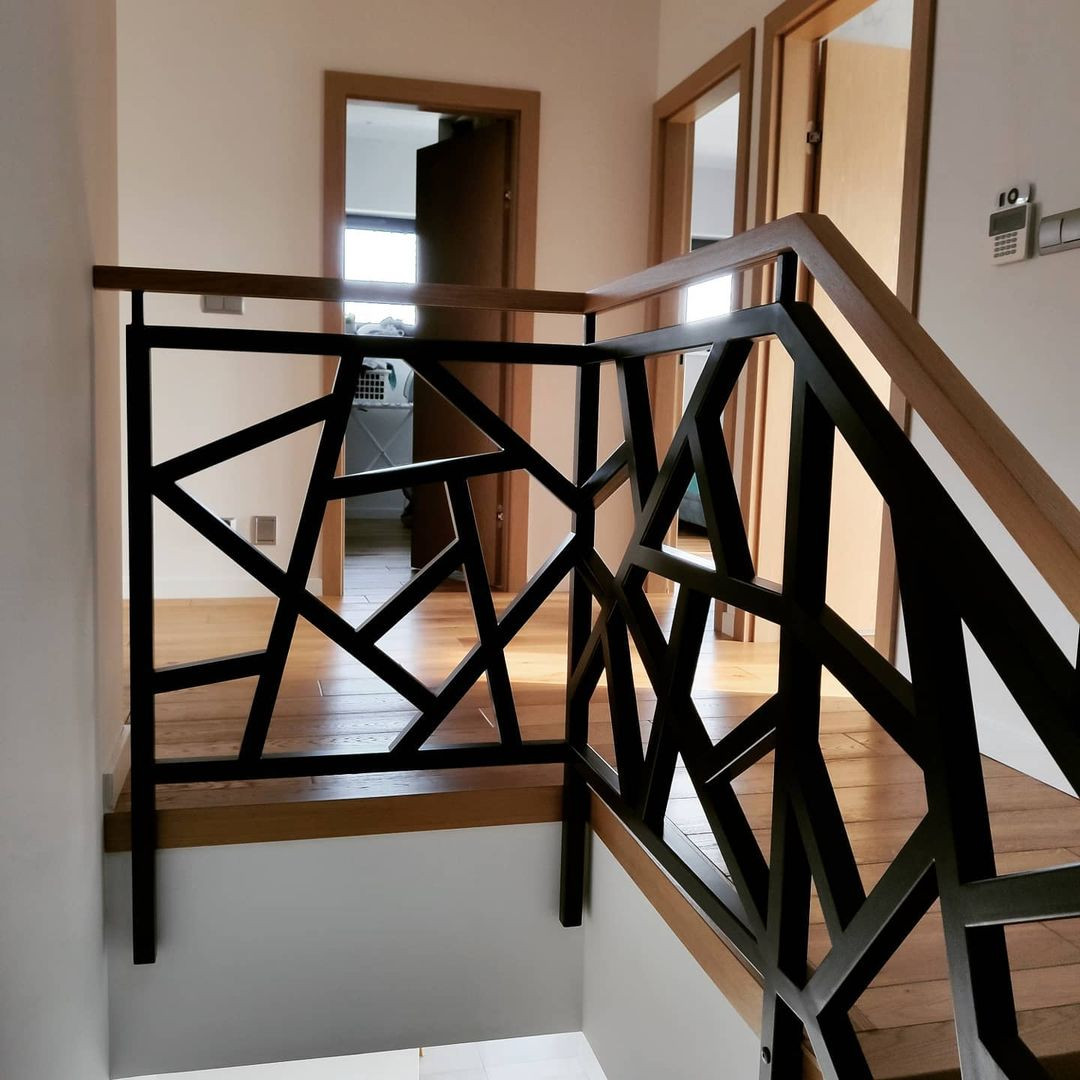 Закрытая 2х маршевая лестница с поворотной площадкой