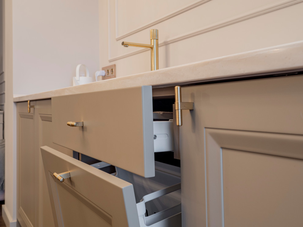 Меблировка квартиры: необычная кухня и гардеробная