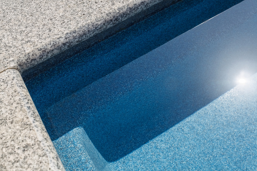 Открытый бассейн.