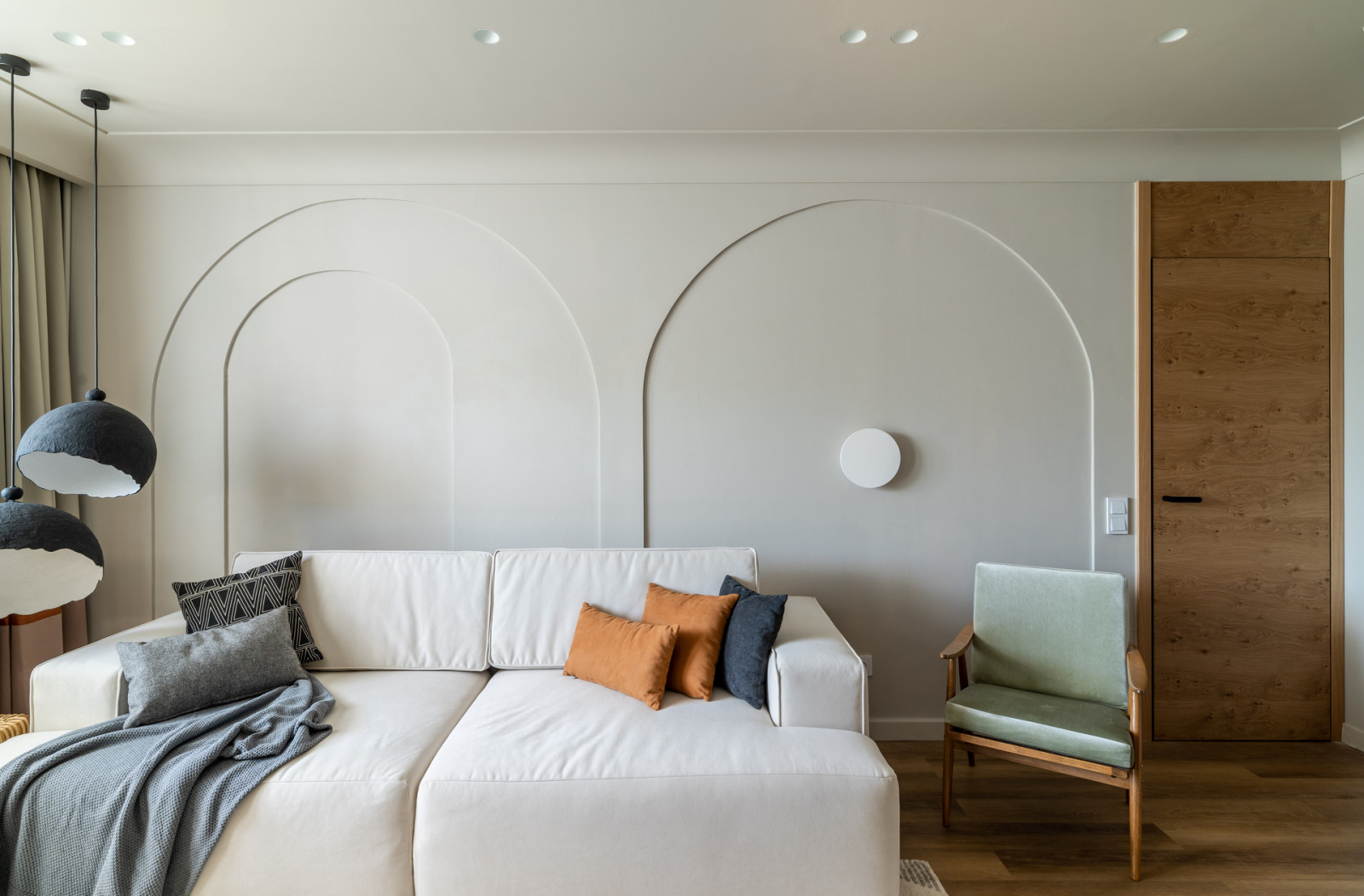 Обложка альбома: ПРИХОЖАЯ