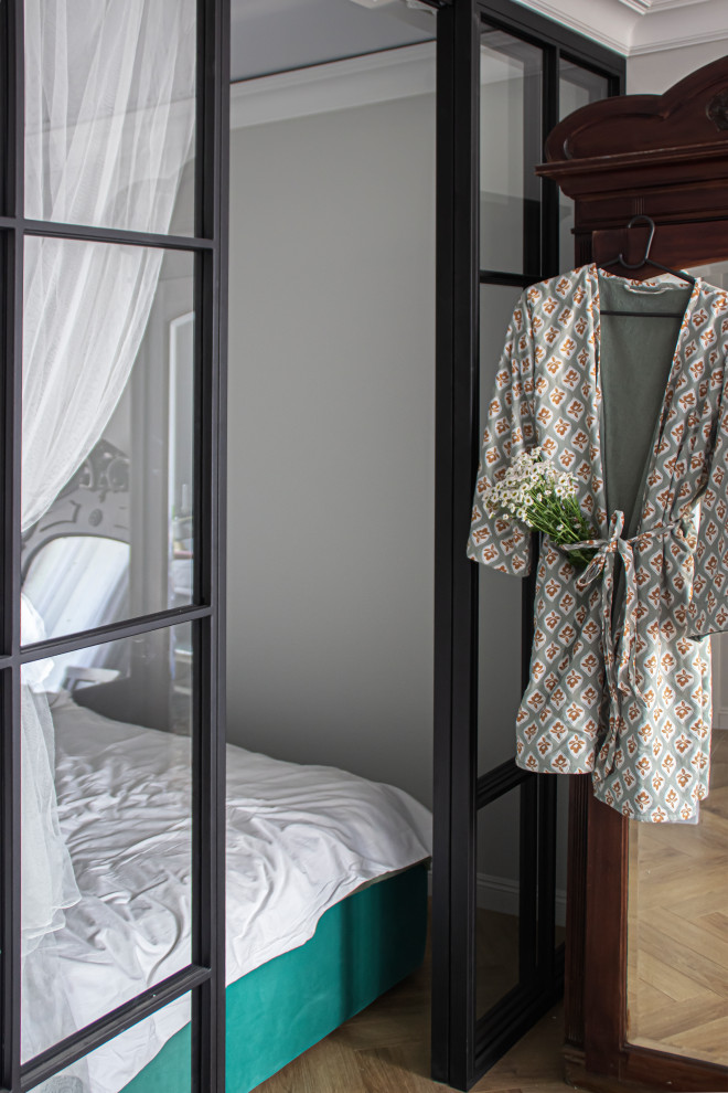 Квартира с антикварной мебелью для театрального критика