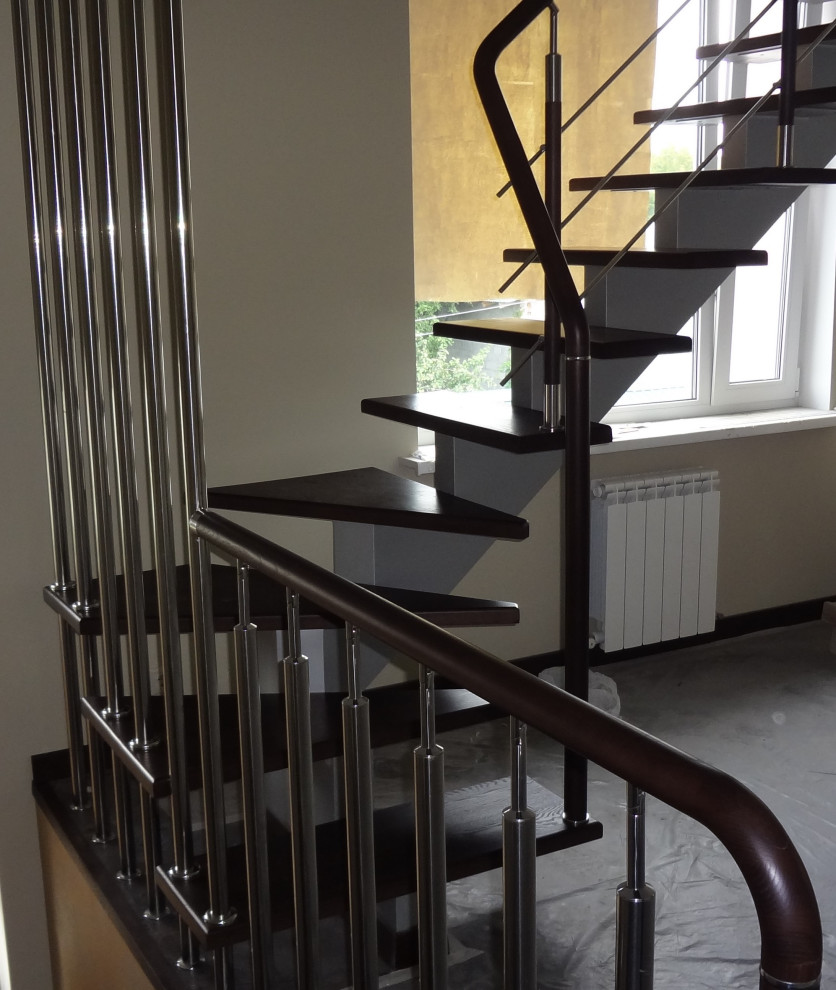 Обложка проекта: Лестница на второй этаж из дерева ясень.