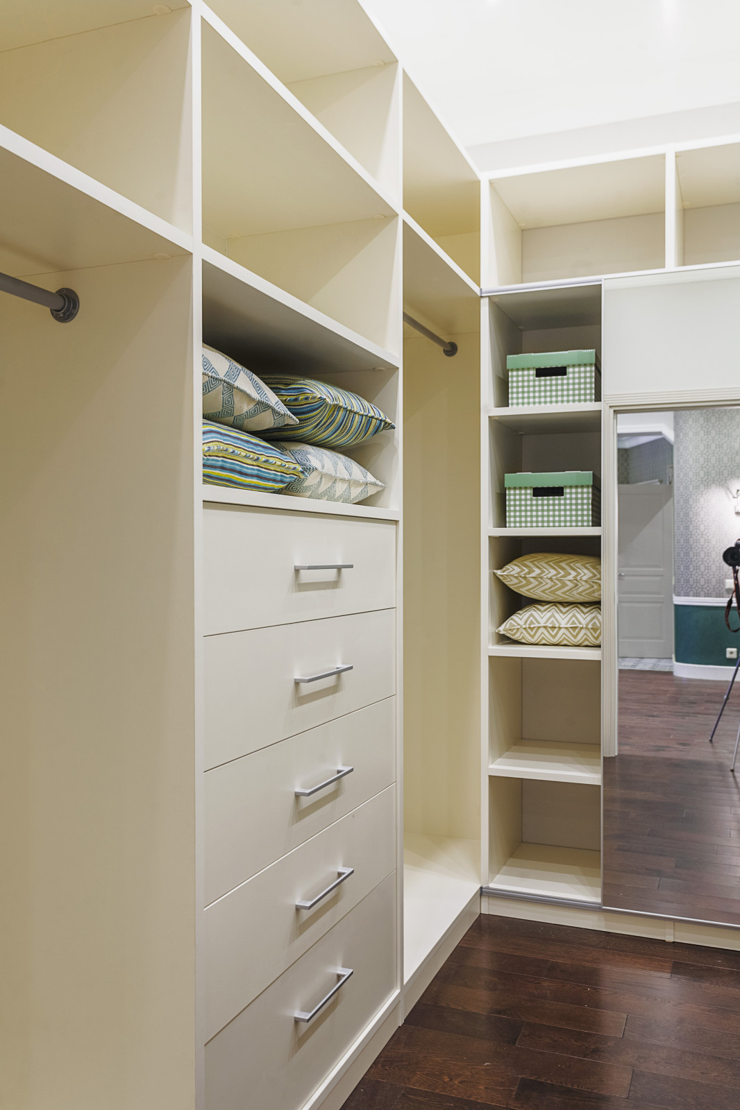 Calm,Cute and Colorful.