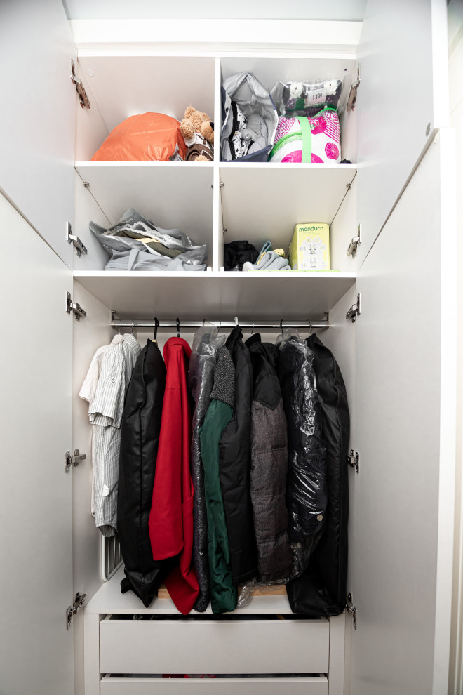 Гардероб и шкаф в прихожую в минималистичном стиле