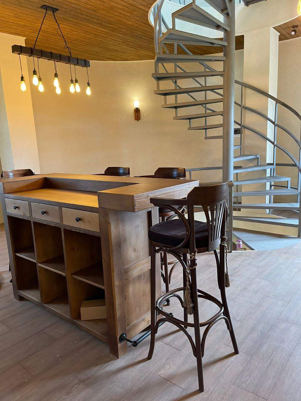 Этническая столовая группа для Мельницы в Этническом стиле