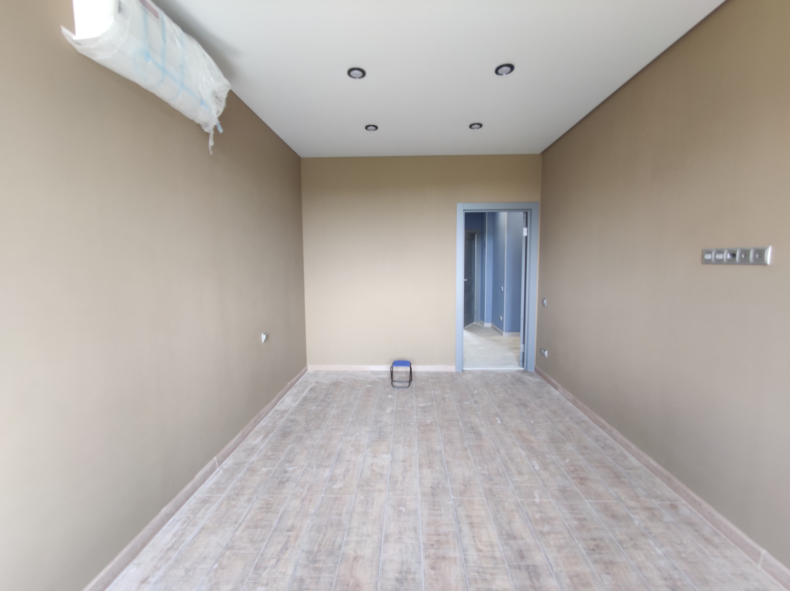 Гостиная только закончили