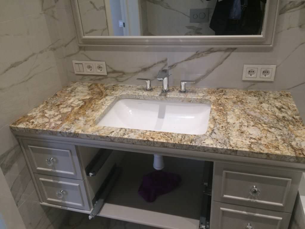 Столешница и остров кухня, столешницы в в/к из гранита Sagitarius