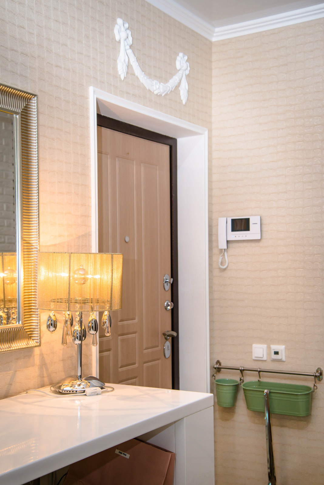 Обложка проекта: Реализованный проект двухкомнатной квартиры для бизнес леди.