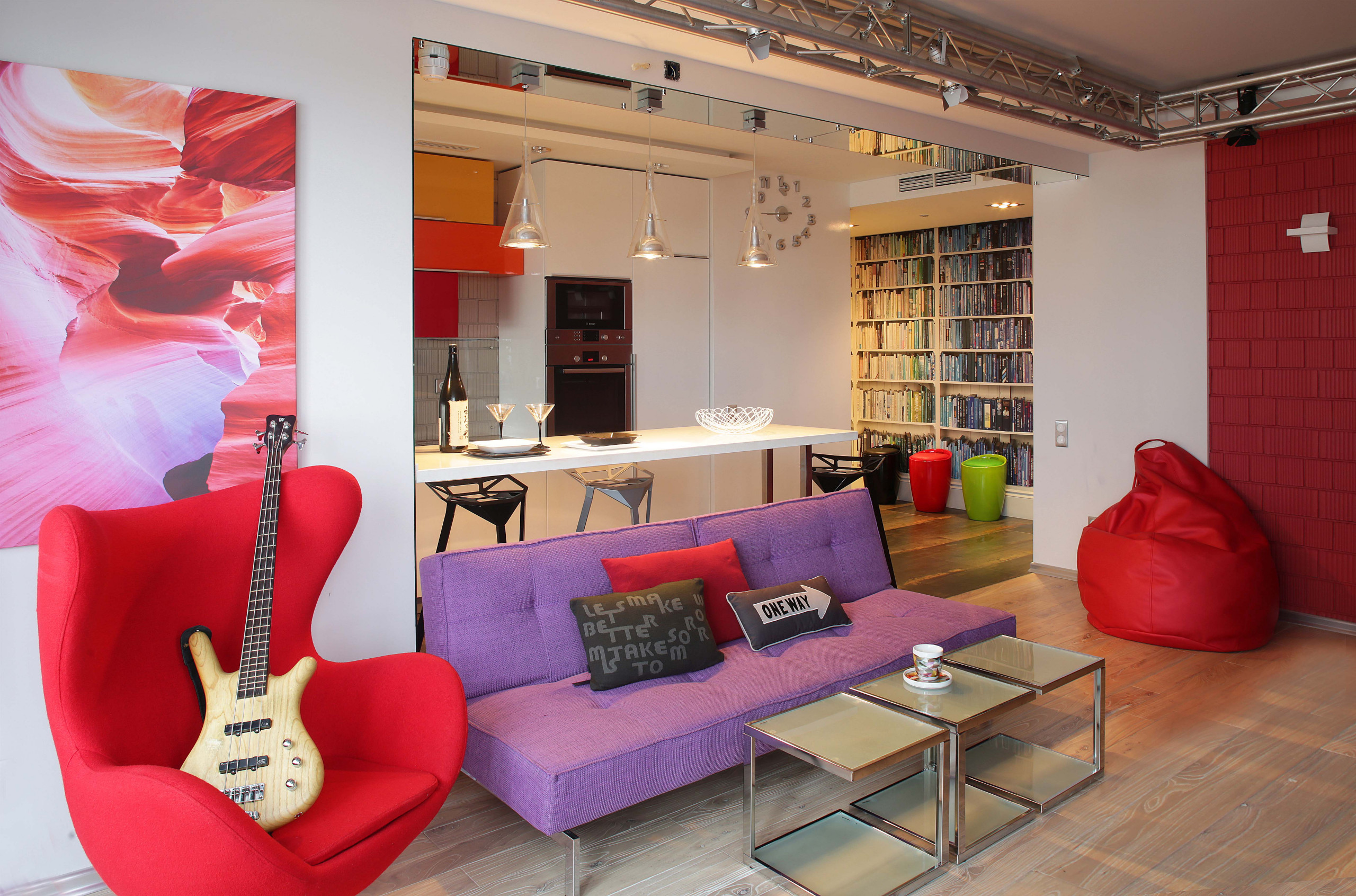 Houzz тур: Квартира с музыкальной гостиной в красках поп-арта