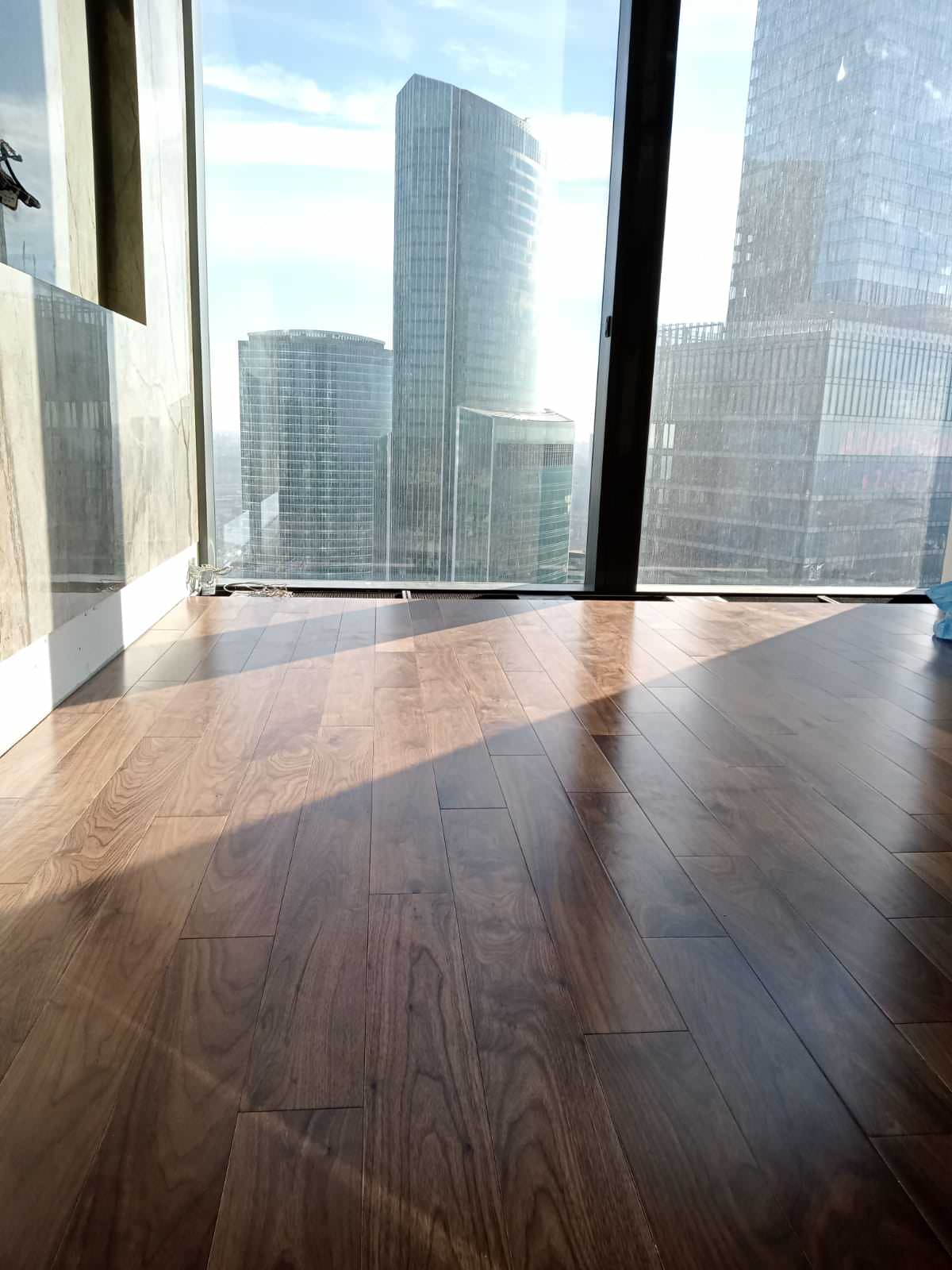 Укладка доски американский орех, покрытие лак.