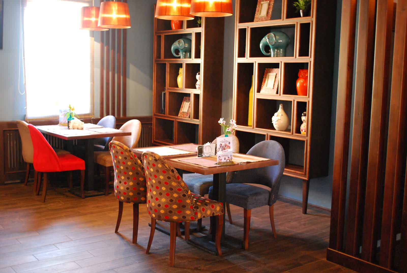 Стул "Бейз" в интерьере кафе