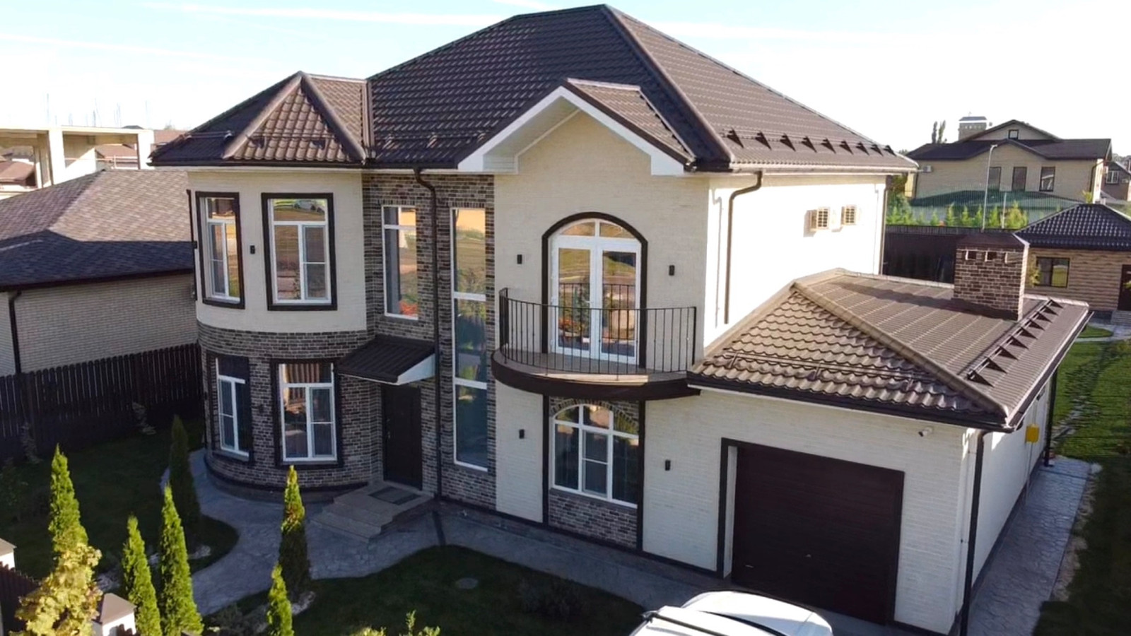 Обложка проекта: Обрамление окон снаружи