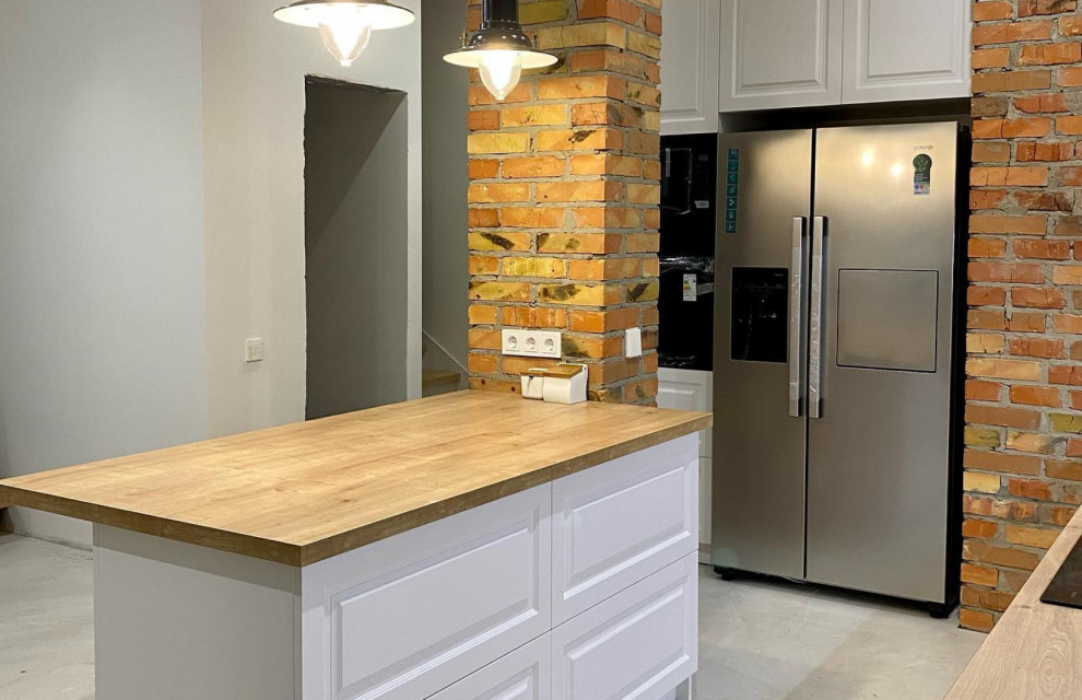 Кухня в стиле лофт с фасадами МДФ эмаль