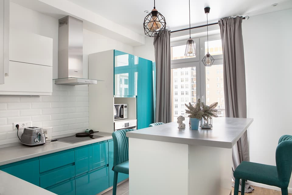 Мебель и аксессуары для кухни.