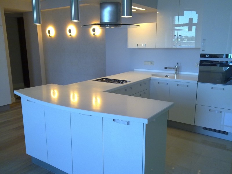 Кухня из акрилового камня