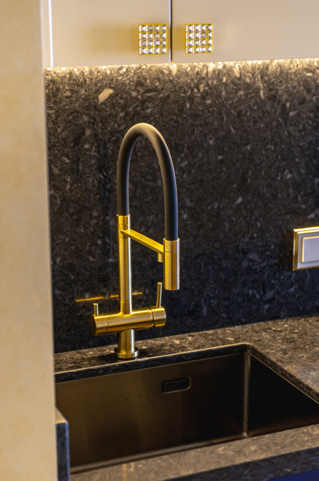 ЖК ЗАЗЕРКАЛЬЕ 407