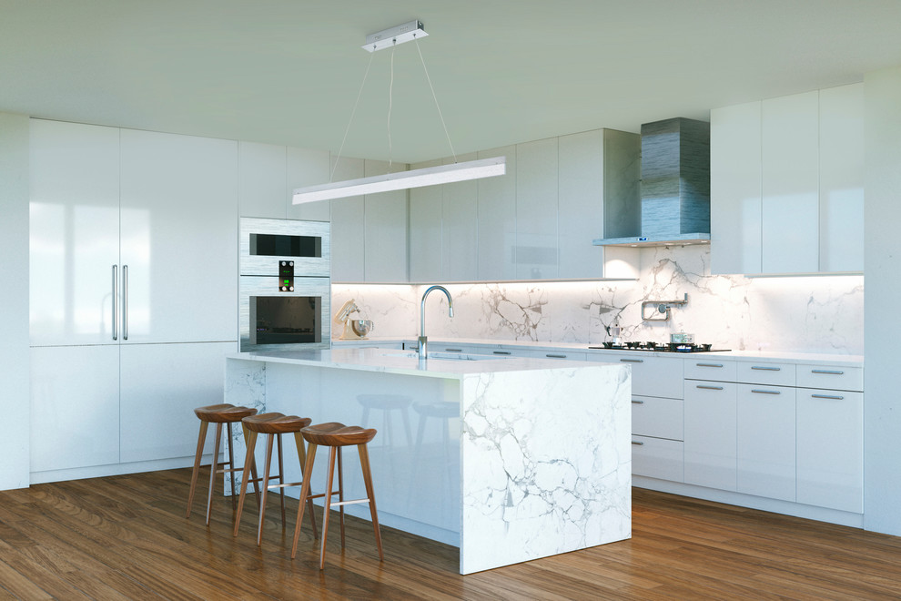 Светлая кухня с элементами из дерева и мрамора