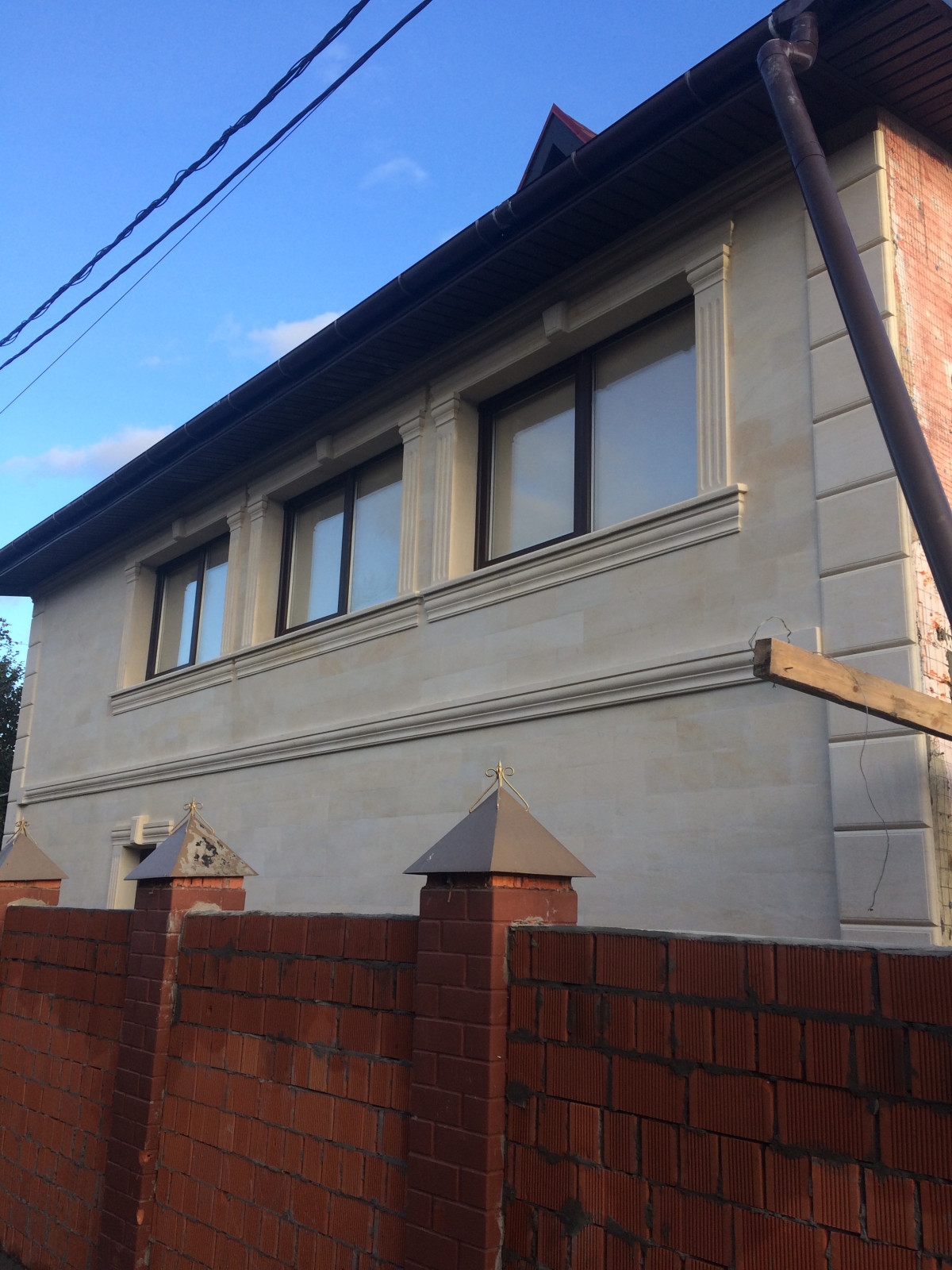 Обложка проекта: облицовка камнем дома, забора, барбекю