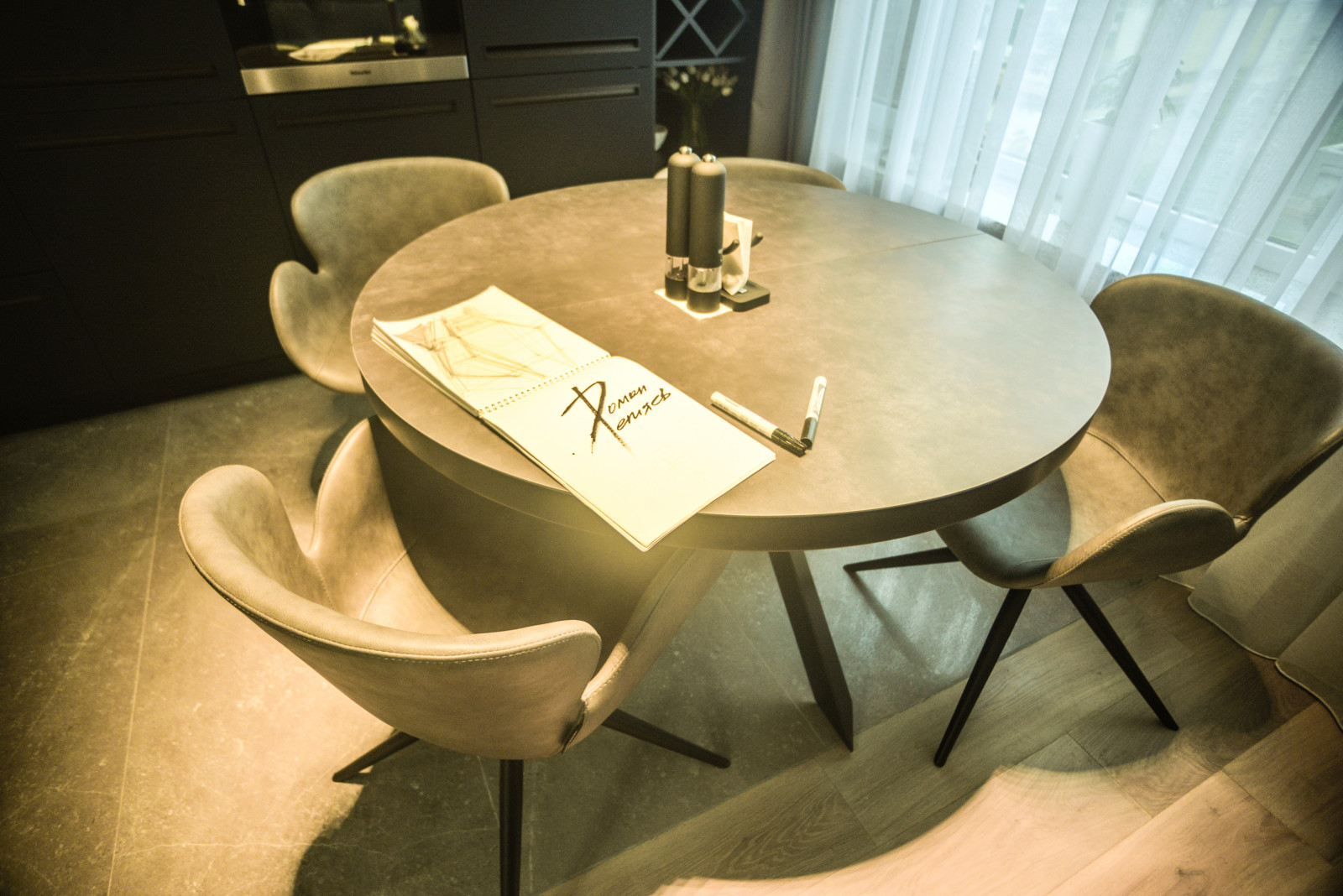 Квартира 110 кв. м - Монохром