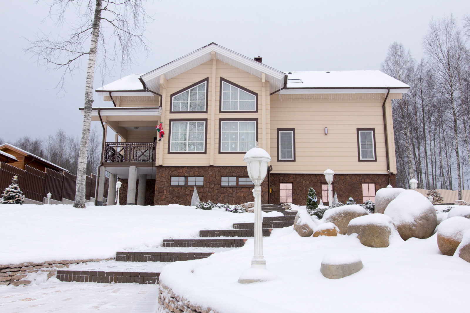 Дом из кирпича в Охтинском парке