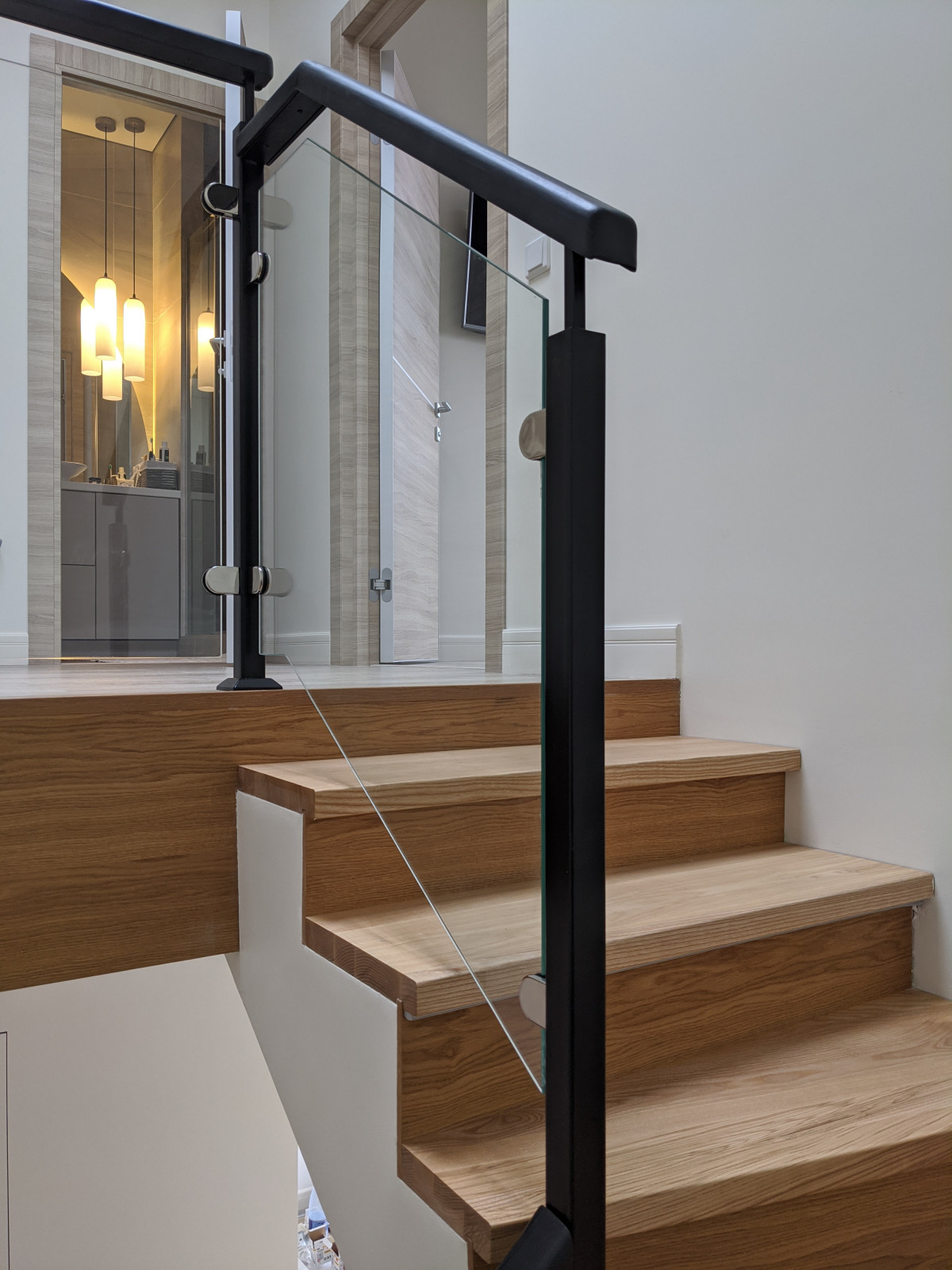 Обложка проекта: Лестница в стиле лофт со стеклом