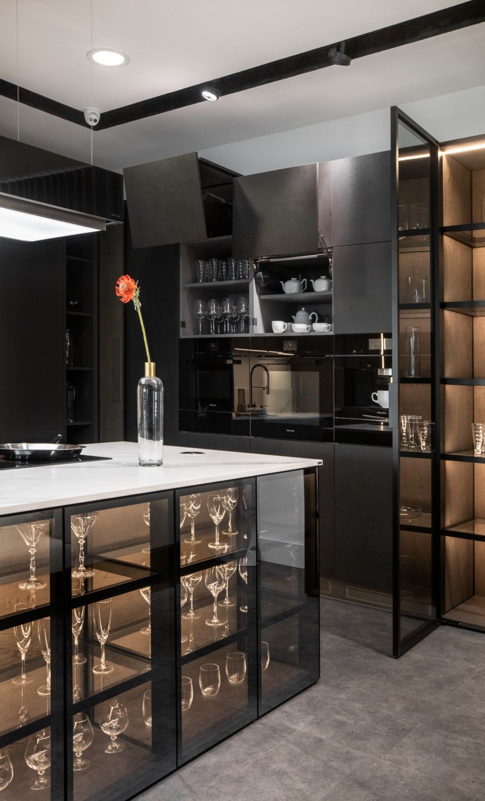 Giulia Novars — Новосибирск. ул.Орджоникидзе, 23 (м.«Площадь Ленина»)