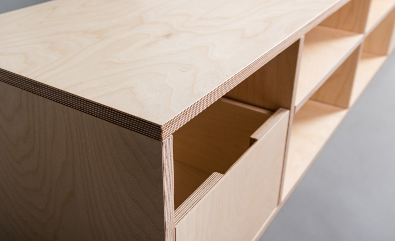 Тумба под технику.