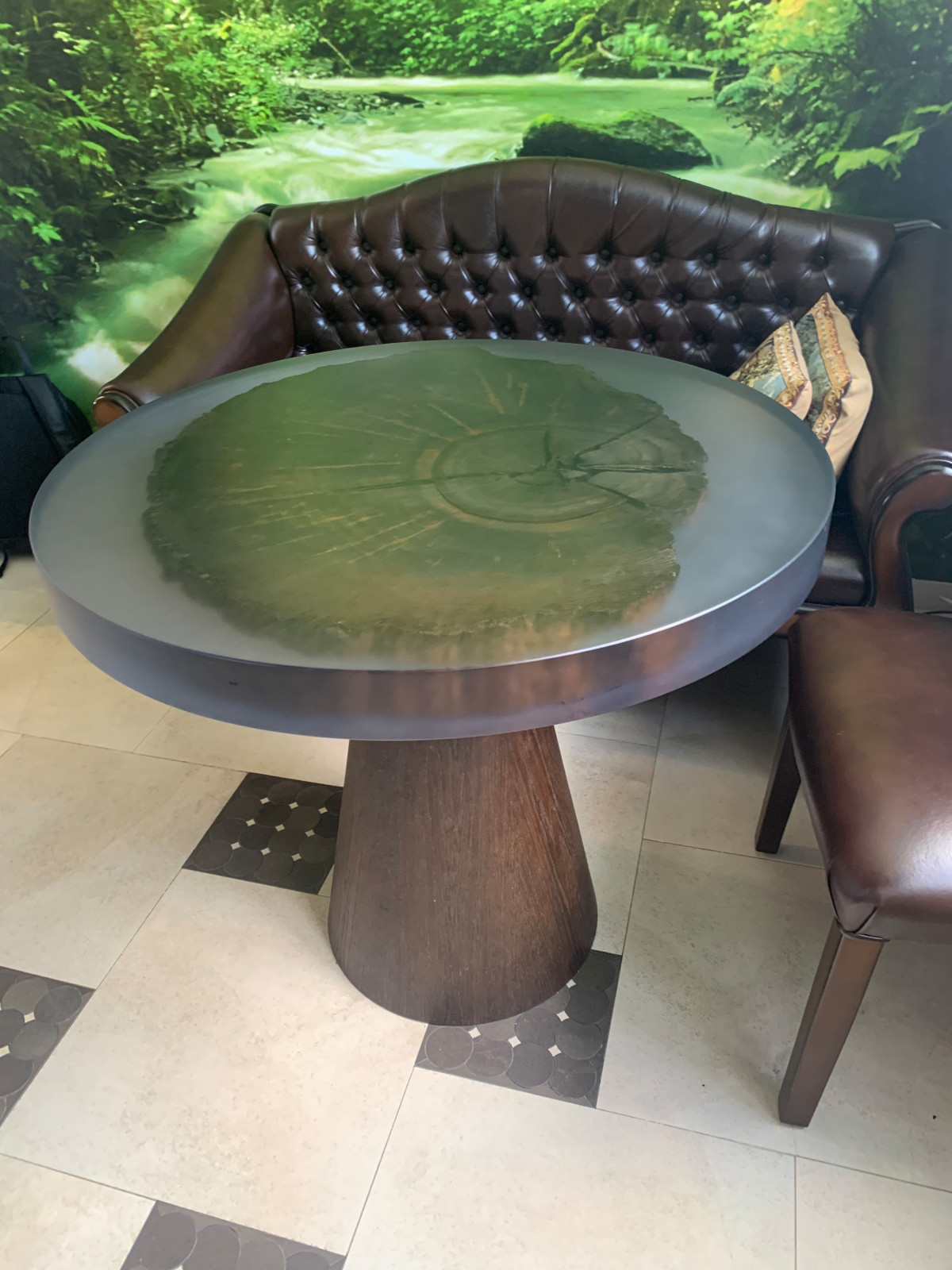 Обложка проекта: Круглый стол из мореного дуба и смолы