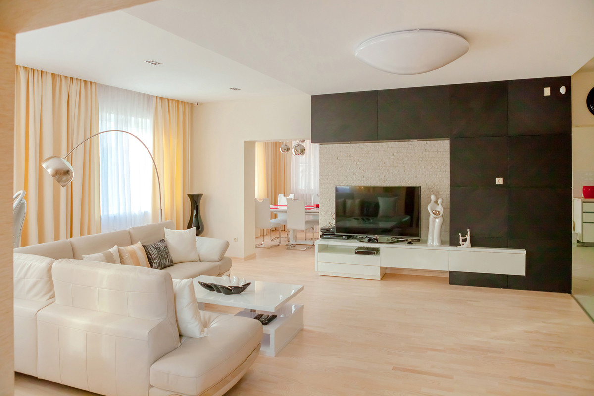 Обложка проекта: Внутренние отделочные работы в частном доме в светлых тонах