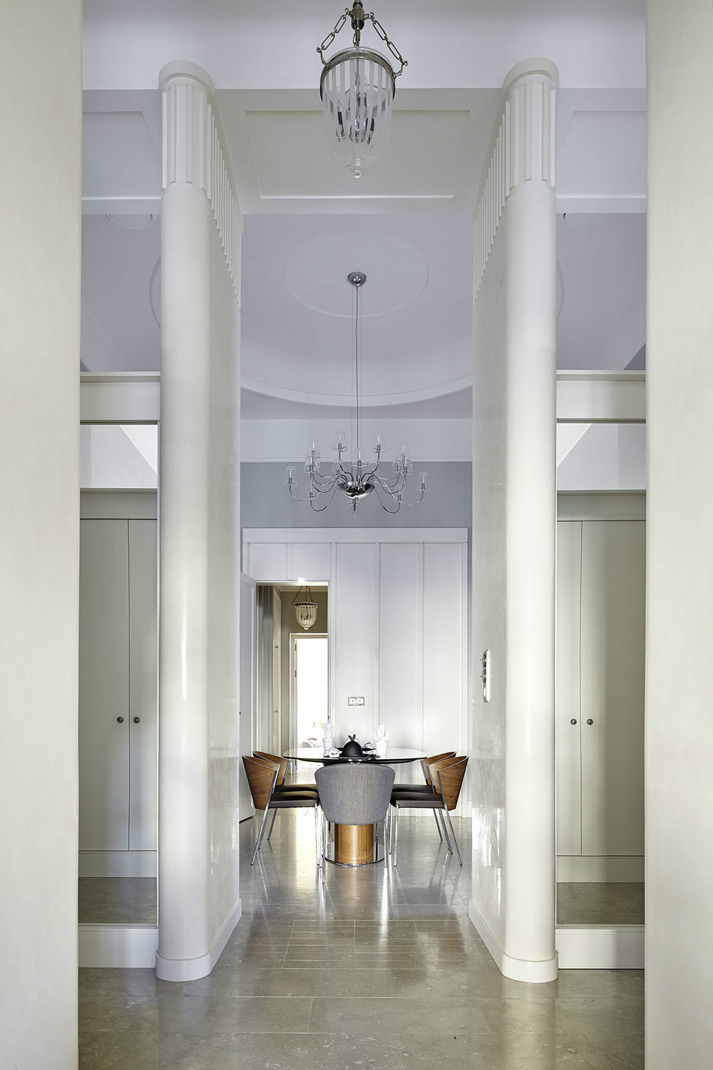 Квартира в трехэтажном особняке на набережной реки Мойки