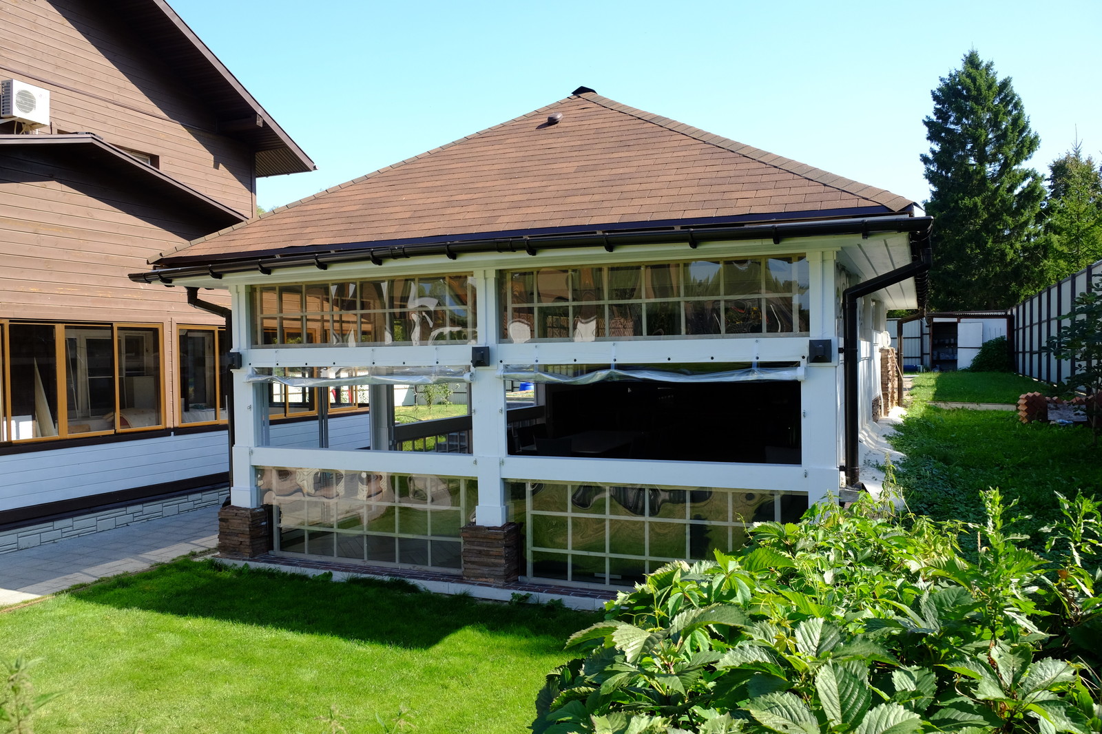 Беседка на загородном участке