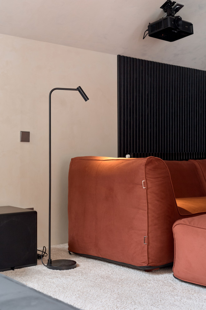 Спальня с прозрачной ванной