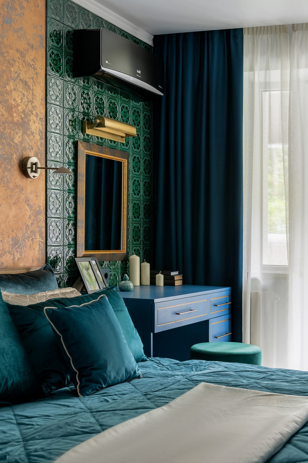 Яркое смешение стилей